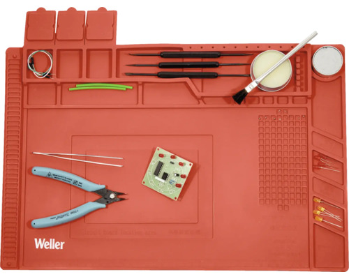 Tapis de soudure avec outils et composants électroniques