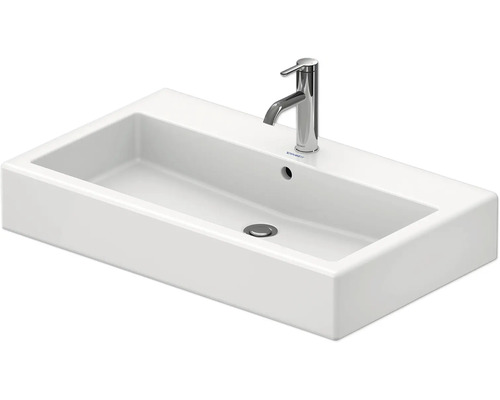 Lavabo en céramique blanche avec robinet chromé