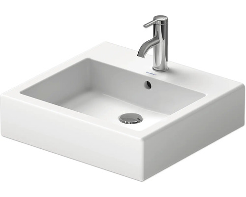 Lavabo en céramique avec robinet