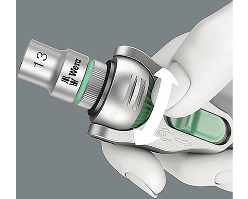 Un outil Wera avec une douille de taille 13 est utilisé par une main.