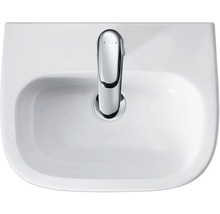 Lavabo en céramique blanche avec robinet chromé vu de dessus