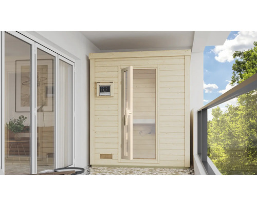 Holzsauna mit Glastür auf einem Balkon
