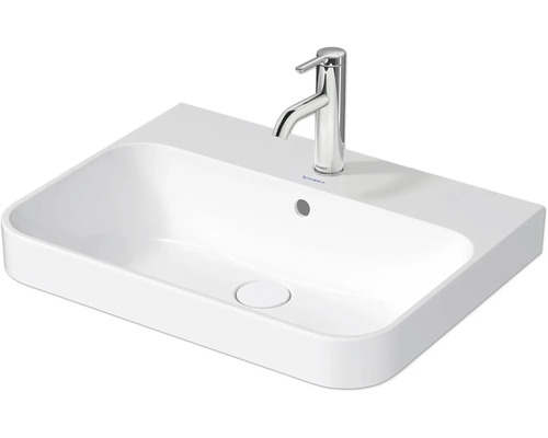 Waschtisch aus Sanitärkeramik mit Armatur