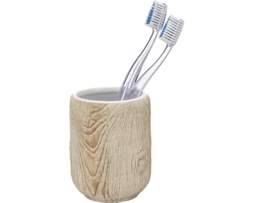 Deux brosses à dents dans un gobelet à brosses à dents aspect bois.