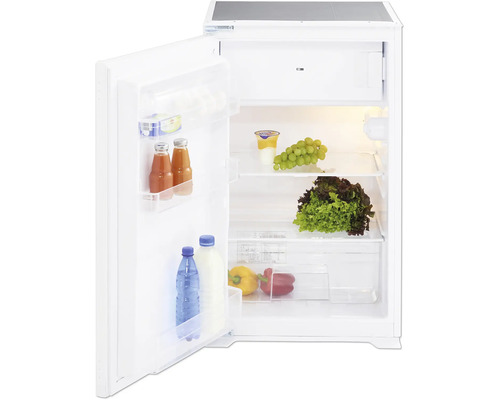 Réfrigérateur blanc ouvert avec des aliments