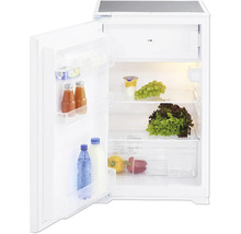 Réfrigérateur blanc ouvert avec des aliments
