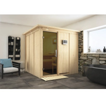 Sauna aus Holz mit Glastür in einem Badezimmer mit Badewanne und Regal
