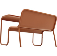 Chaise en métal avec accoudoirs
