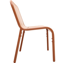 Chaise métallique pour usage intérieur et extérieur