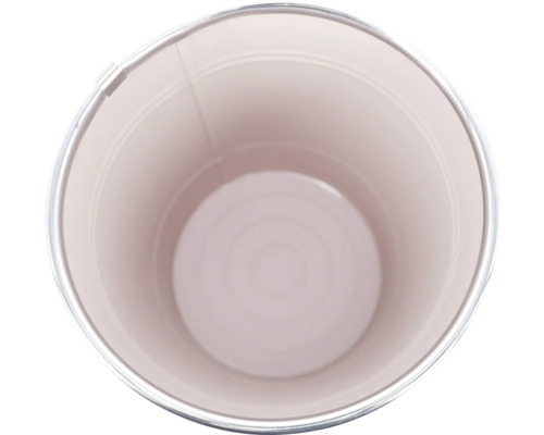 Blick von oben in einen Metalleimer