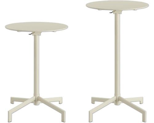 Deux tables hautes avec plateaux ronds et piètements à quatre pieds