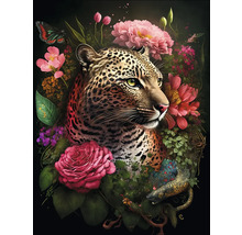 Leopard umgeben von Blumen und einem Schlangenmotiv