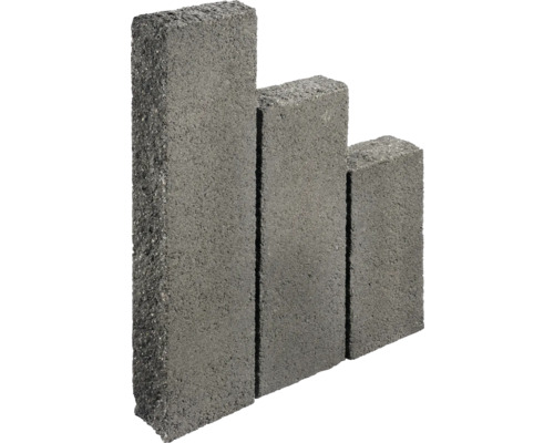 Trois pavés gris en béton de différentes hauteurs