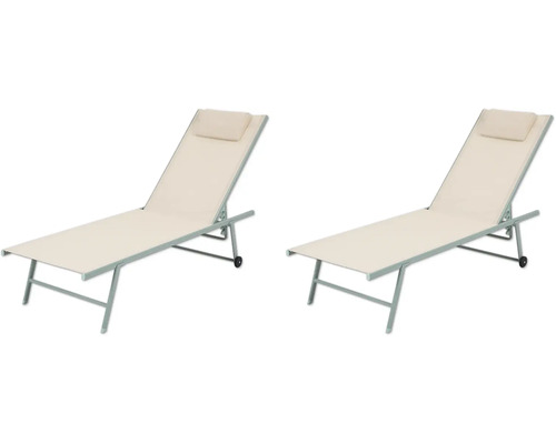 Deux chaises longues avec coussin pour le jardin ou la terrasse.