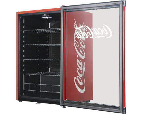 Getränkekühlschrank mit Coca-Cola Logo und offener Glastür
