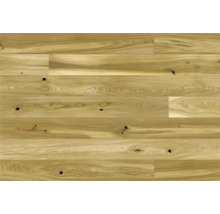 Installation d''un plancher en bois clair avec nœuds