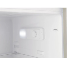 Intérieur d''un réfrigérateur avec régulateur de température.