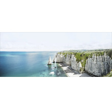 Panoramaansicht der Klippen von Étretat in Frankreich mit Meer und Strand
