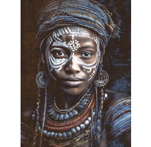 Portrait d''une femme portant un couvre-chef, du maquillage et des bijoux
