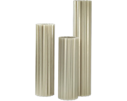 Drei gerillte Käerzen a verschiddene Héichten