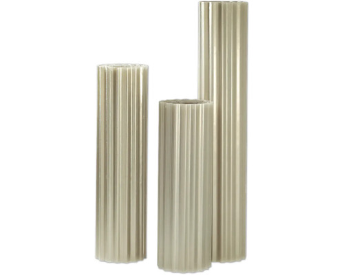 Trois bougies piliers côtelées de différentes hauteurs