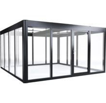 Glashaus mit Aluminiumrahmen und Schiebetür