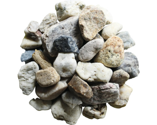 Un tas de galets de rivière de différentes tailles et textures.