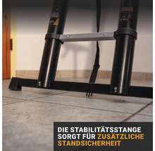 Detailansicht einer Teleskopleiter mit Fokus auf die Stabilitätsstange für zusätzliche Standsicherheit