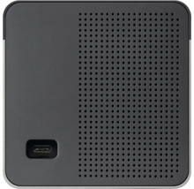 Appareil électronique avec port USB et motif perforé