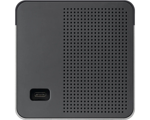 Appareil électronique avec port USB et motif perforé