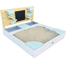 Bac à sable avec aire de jeux aquatiques et tableau