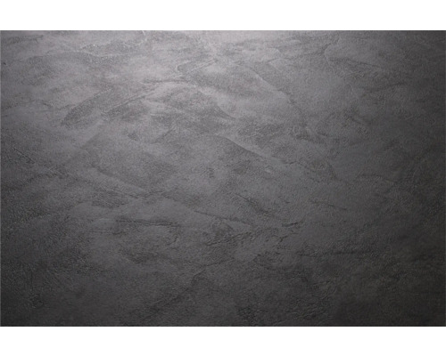 Nahaufnahme einer strukturierten, dunklen Wandgestaltung.