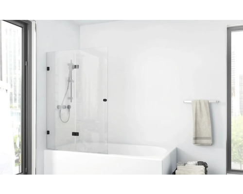 Bad mit Badewannenaufsatz aus Glas und Handtuchhalter