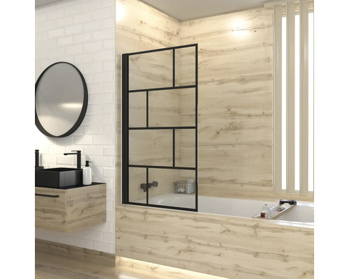 Badezimmer mit Badewanne, Badewannenaufsatz, Waschtisch und Spiegel