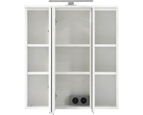 Armoire de salle de bains blanche avec portes ouvertes et étagères