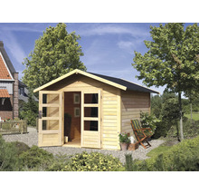 Abri de jardin avec portes doubles ouvertes et toit à deux pans dans le jardin