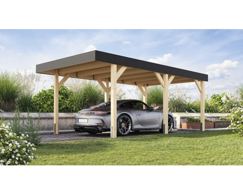 Abri de voiture en bois avec voiture dans le jardin