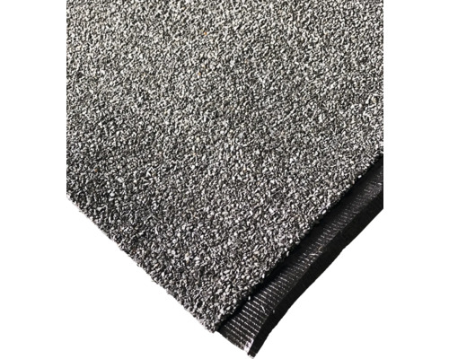 Nahaufnahme einer Dachpappe mit Kiesbeschichtung