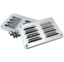 Zwei rechteckige Lüftungsgitter aus Metall mit Schrauben