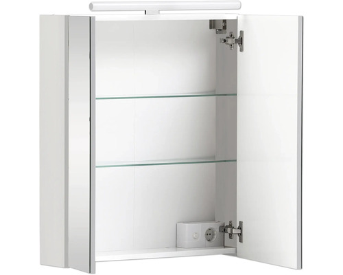 Armoire de toilette ouverte avec deux étagères en verre, prise de courant et éclairage