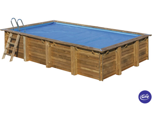 Piscine en bois avec couverture et échelle