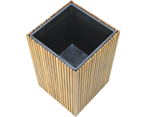 Blumenkübel aus Holz mit Kunststoffeinsatz für den Garten