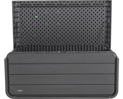 Geöffnete Gartenbox zur Aufbewahrung von Gartengeräten und -zubehör