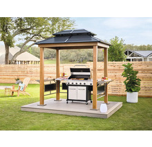 Scène avec barbecue, tonnelle de barbecue et mobilier de jardin sur une pelouse