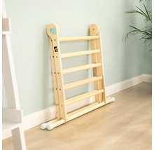 Structure d''escalade en bois pliée pour enfants contre le mur