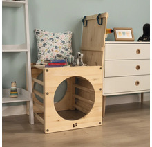 Coffre à jouets en bois avec coussin, jouets et livres dans une chambre d''enfant