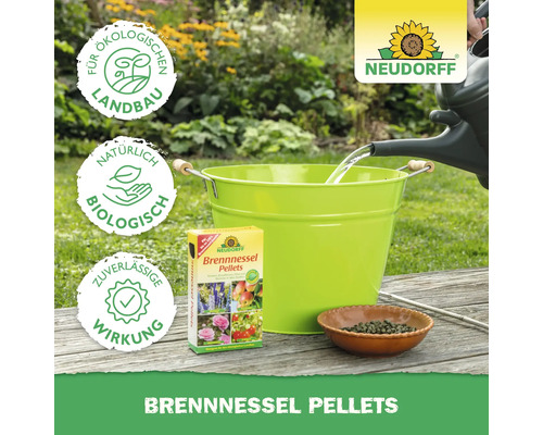 Neudorff Brennnessel Pellets mit Giesskanne und Eimer im Garten