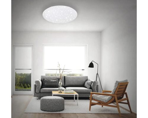 Wohnzimmer mit Deckenleuchte