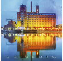 Industriegebäude am Wasser in Duisburg