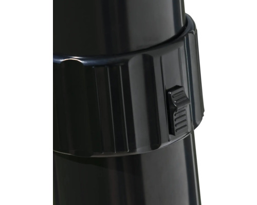 Gros plan d''un tube en plastique noir avec interrupteur